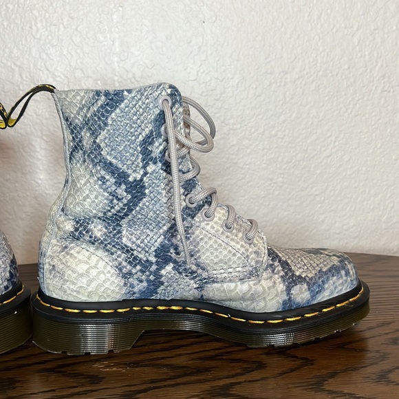 Dr. Martens 1460 Pascal Snake boot, size 6. - Picture 5 of 14